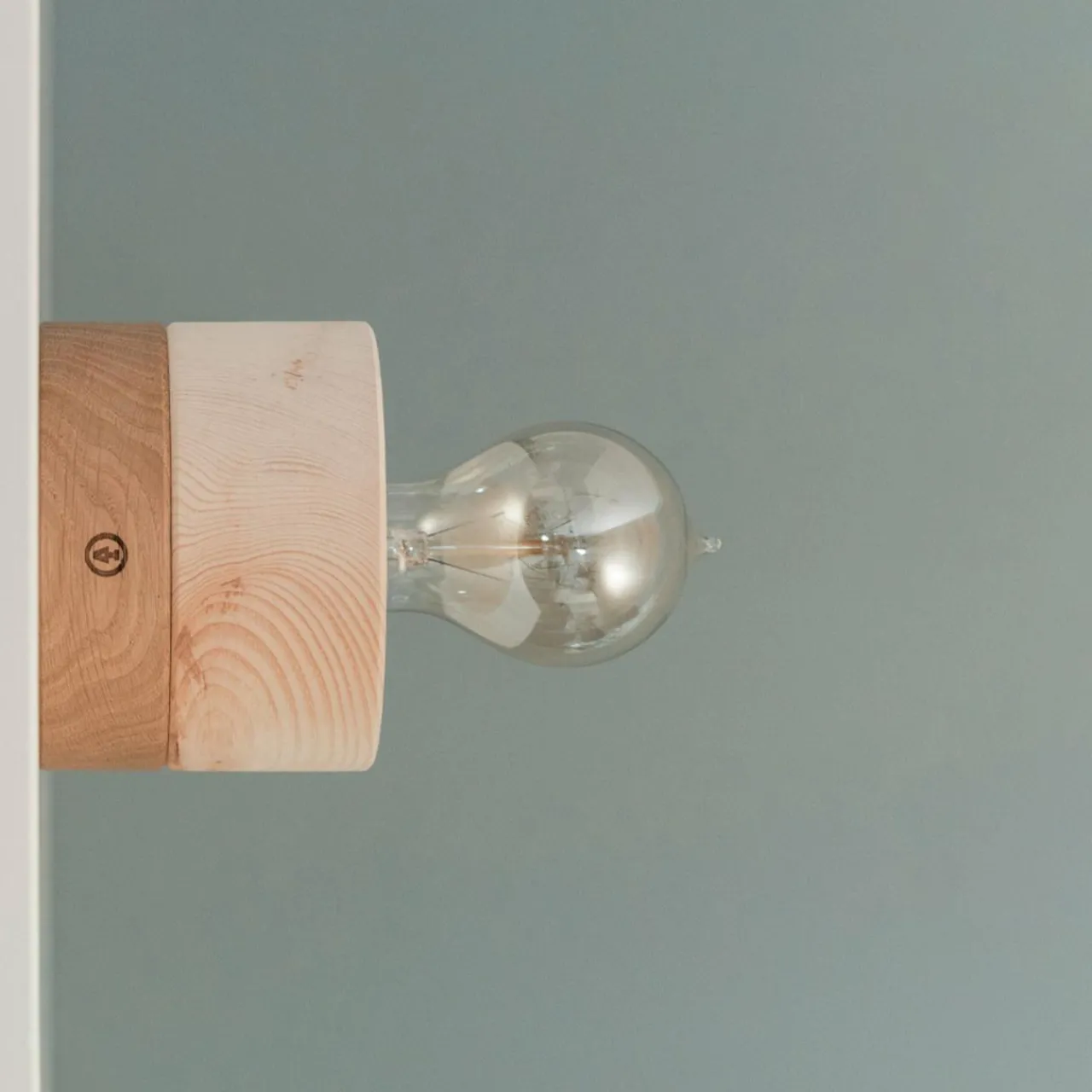 almut__applique_vegan_pin_cembrochne_0.webp Almut von Wildheim ALMUT 0239 applique, vegan, pin cembro/chêne^ Luminaires Durables