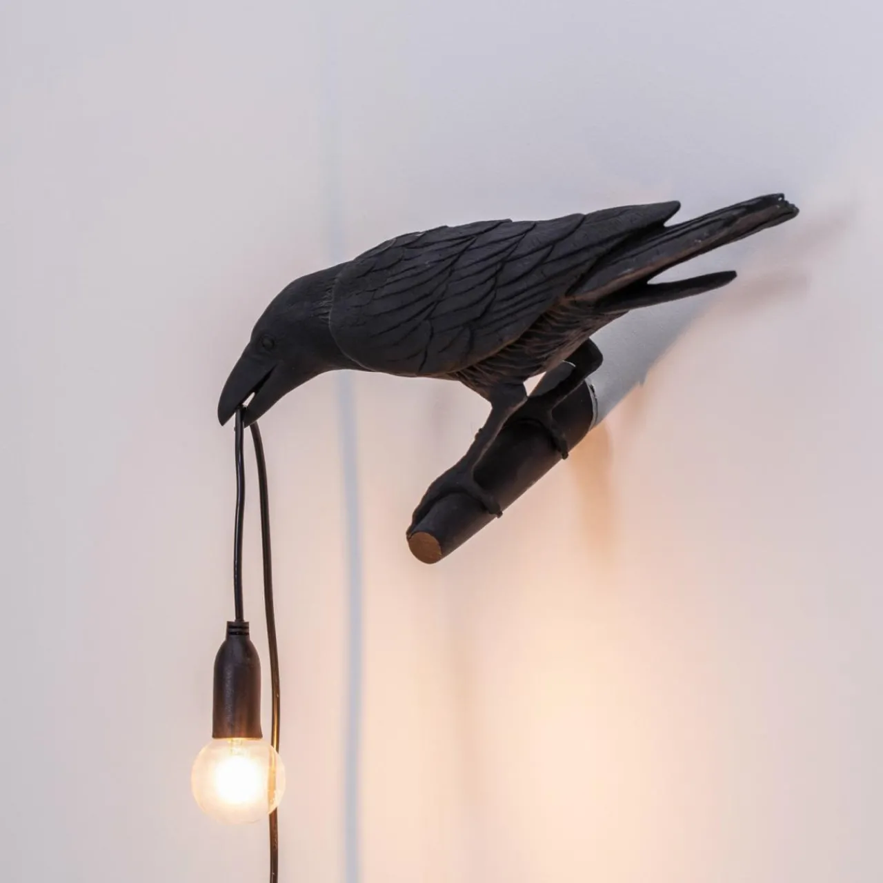 applique_dco_led_bird_lamp_vue_gauche_noire_5.webp SELETTI Applique déco LED Bird Lamp, vue gauche, noire^ Lampes Décoratives
