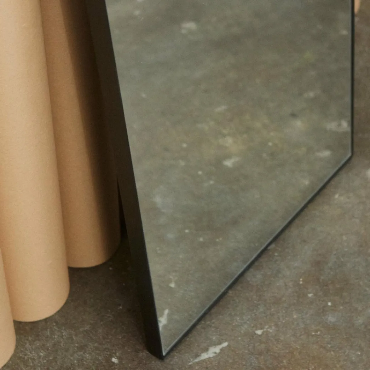 aytm_miroir_arcus_noir_hauteur__cm_verre_bois_mdf_1.webp AYTM miroir Arcus, noir, hauteur 115 cm, verre, bois MDF^ Meubles & Aménagements