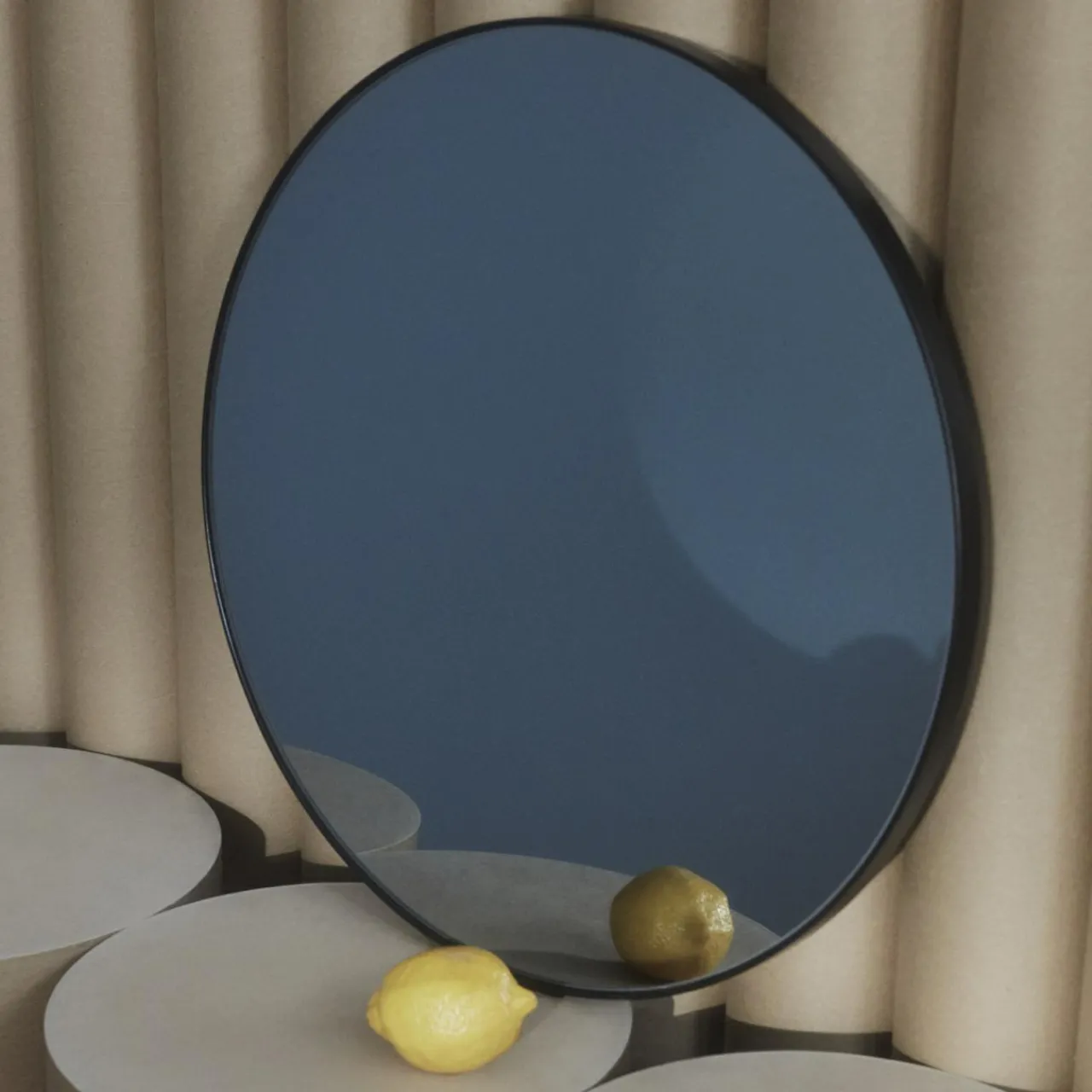 aytm_miroir_circum_gris__noir___cm_verre_mdfbois_0.webp AYTM miroir Circum, gris / noir, Ø 70 cm, verre, MDF-bois^ Meubles & Aménagements