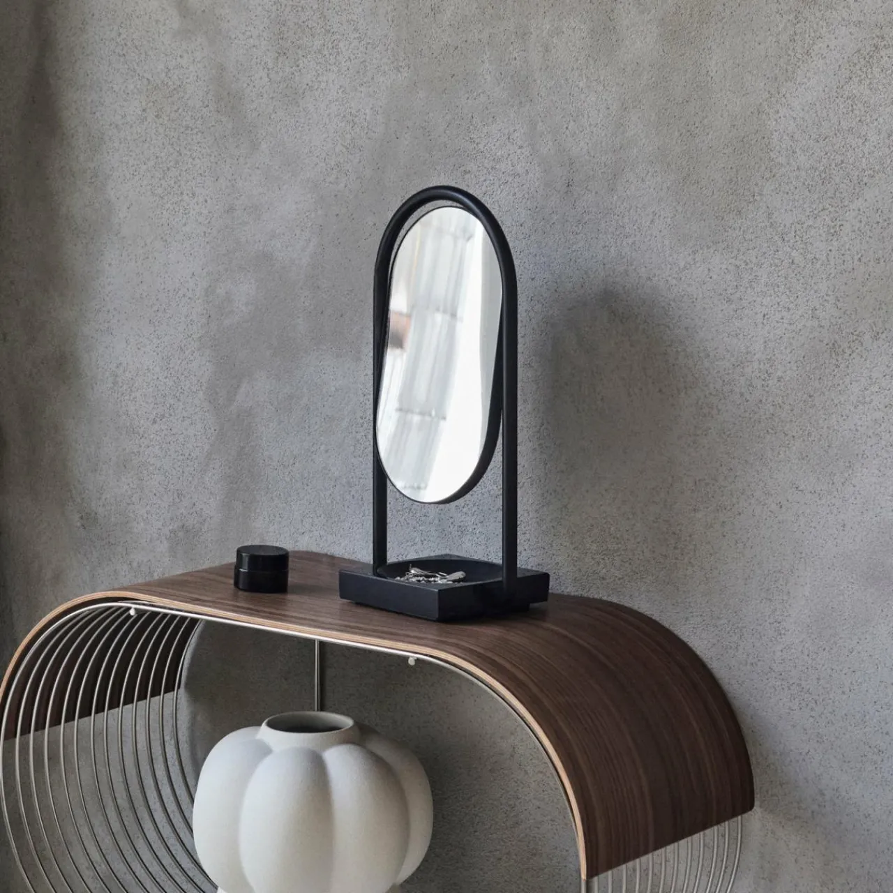 aytm_miroir_de_table_angui_noir_hauteur__cm_verre_marbre_0.webp AYTM miroir de table Angui, noir, hauteur 35 cm, verre, marbre^ Meubles & Aménagements