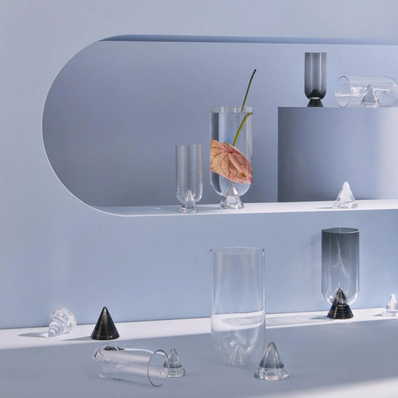 aytm_vase_glacies_gris_fum_hauteur__cm_verre_souffl__la_bouche_3.webp AYTM Vase Glacies, gris fumé, hauteur 29 cm, verre, soufflé à la bouche^ Meubles & Aménagements
