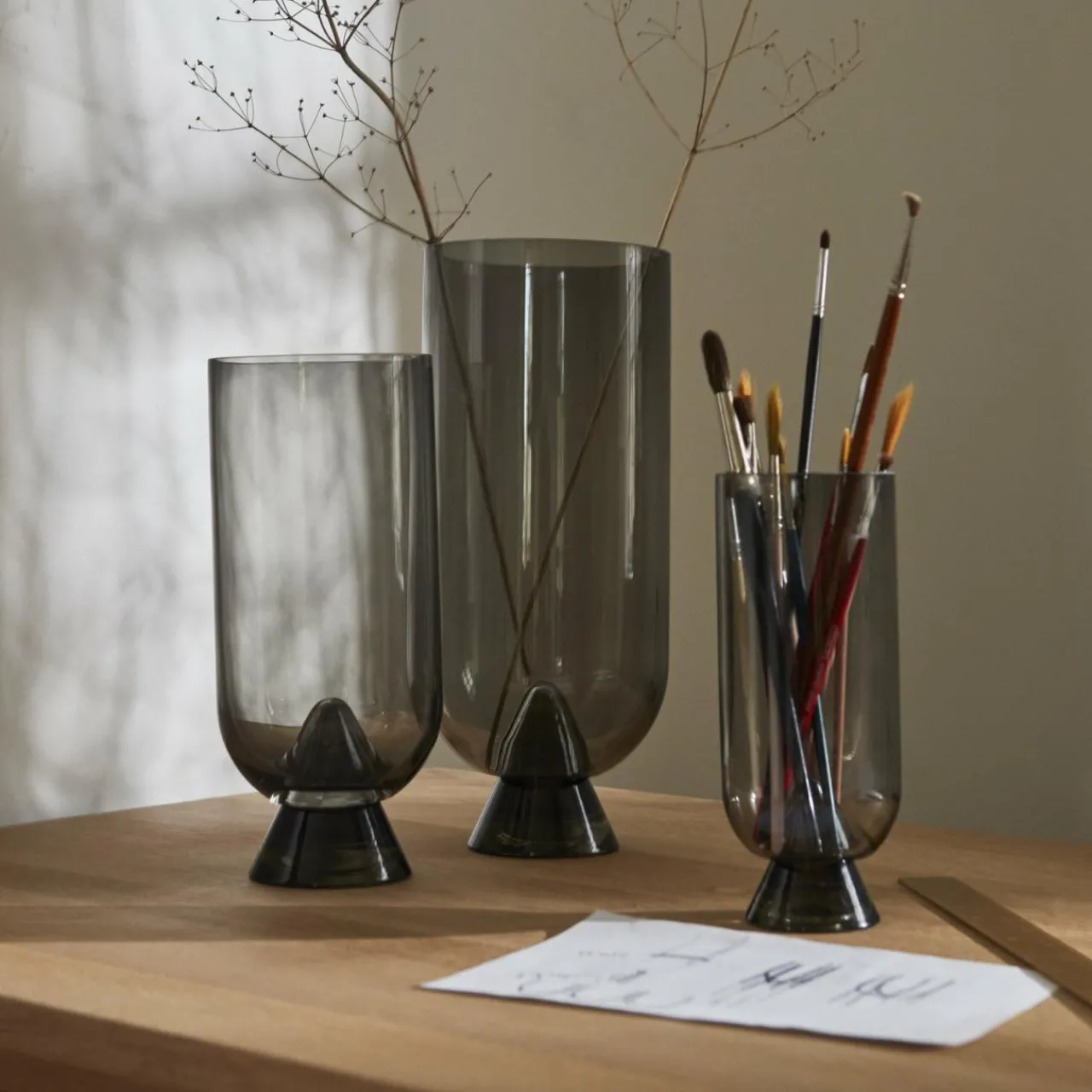 aytm_vase_glacies_gris_fum_hauteur__cm_verre_souffl__la_bouche_4.webp AYTM Vase Glacies, gris fumé, hauteur 29 cm, verre, soufflé à la bouche^ Meubles & Aménagements