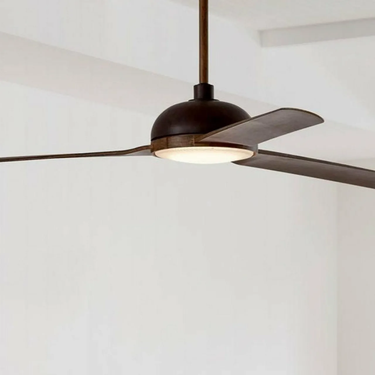 beacon_ventilateur_de_plafond_avec_lumire_unione_bronzekoa_silencieux_1.webp Beacon Lighting Beacon Ventilateur de plafond avec lumière Unione, bronze/koa, silencieux^ Ventilateurs