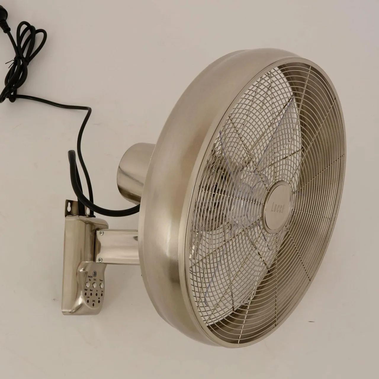 beacon_ventilateur_mural_breeze_chromclair___cm_silencieux_0.webp Beacon Lighting Beacon Ventilateur mural Breeze chromé/clair Ø 41 cm silencieux^ Ventilateurs