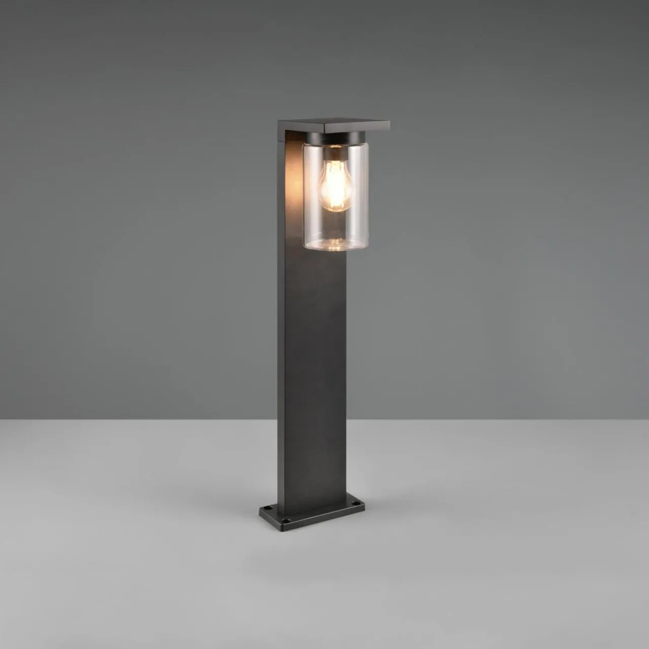 borne_lumineuse_ardila_avec_dtecteur_crpusculaire__cm_0-1.webp Trio Lighting Borne lumineuse Ardila avec détecteur crépusculaire, 65 cm^ Bornes Éclairage Extérieur