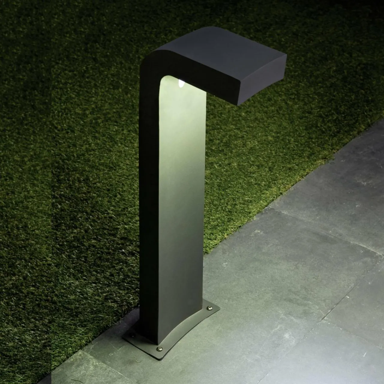 borne_lumineuse_klamp_anthracite_0.webp FARO BARCELONA Borne lumineuse KLAMP anthracite^ Bornes Éclairage Extérieur
