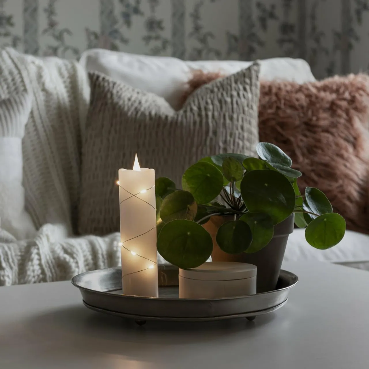 bougie_en_cire_led_blanche_couleur_de_lumire_blanc_chaud__cm_4.webp Konstsmide Christmas Bougie en cire LED blanche couleur de lumière blanc chaud 17,8 cm^ Lumière De Noël