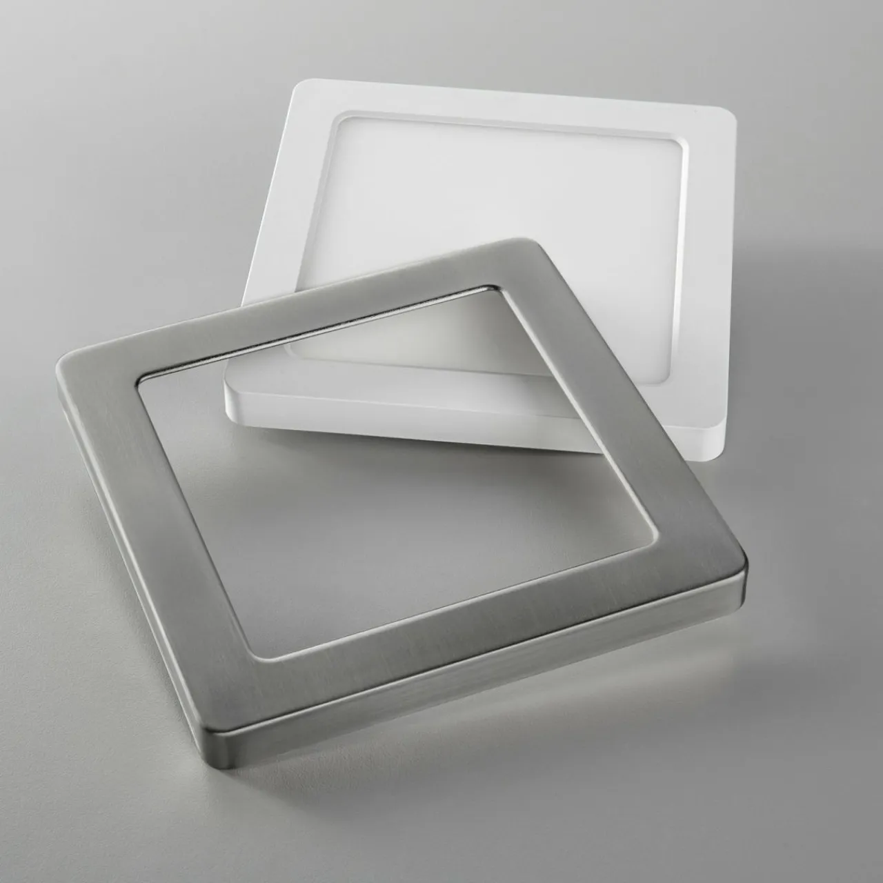 cadre_pour_panneau_led_selesto_carr_nickel_1.webp Heitronic Cadre pour panneau LED Selesto, carré, nickel^ Matériel Électrique