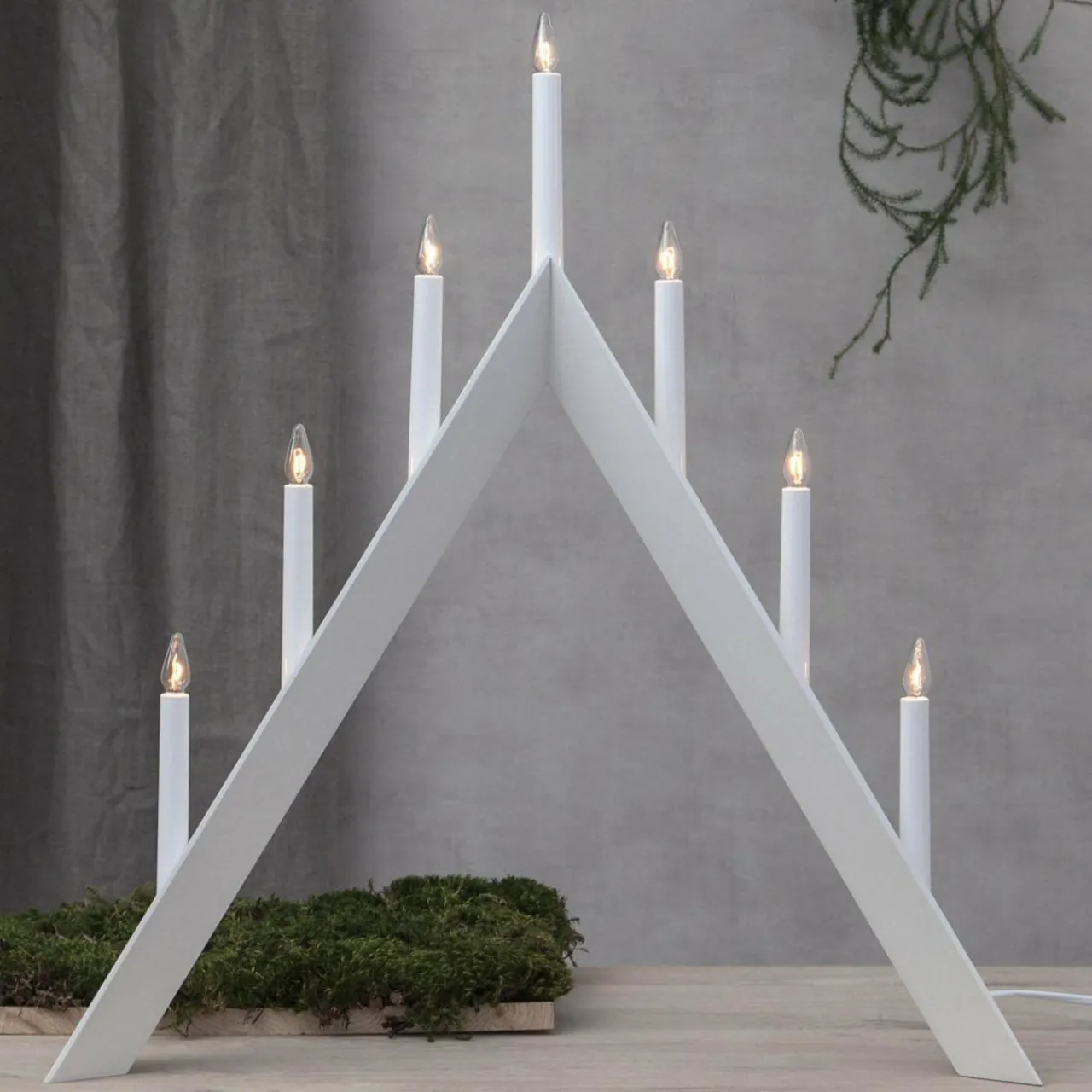 chandelier_arrow_pointe_lampes_blanc_6.webp STAR TRADING Chandelier Arrow, pointe, 7 lampes, blanc^ Lumière De Noël