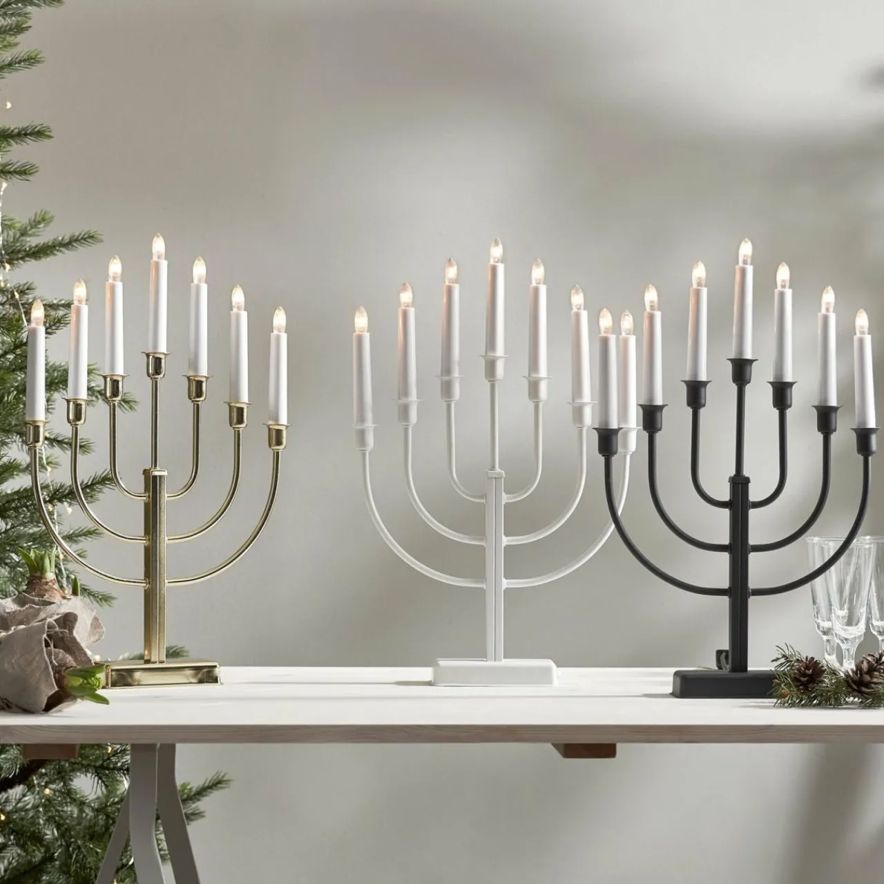 chandelier_kristina_blanc_mtal_hauteur__cm___lampes_1.webp STAR TRADING Chandelier Kristina, blanc, métal, hauteur 47 cm, à 7 lampes^ Lumière De Noël