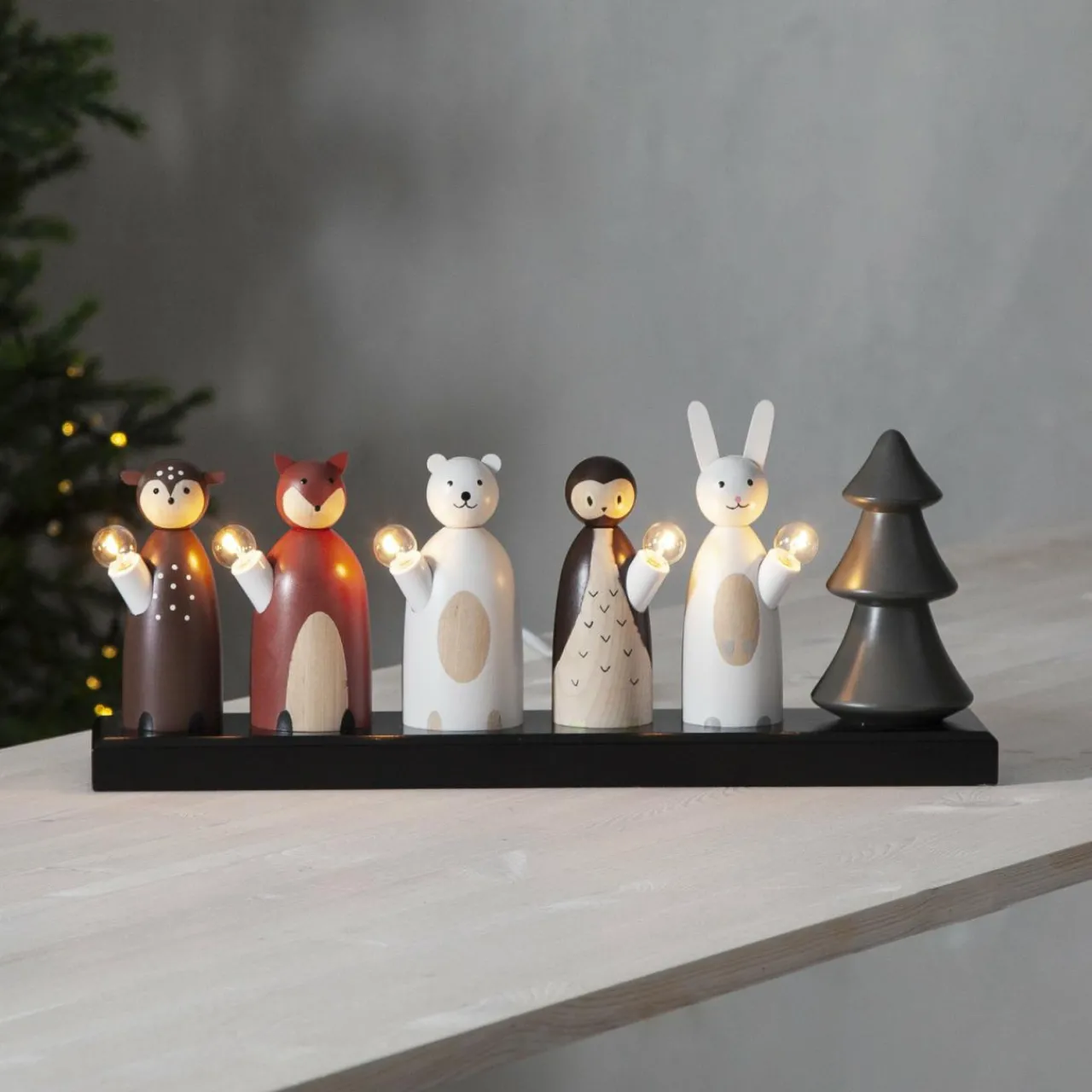 chandelier_led_forest_friends__cinq_lampes_0.webp STAR TRADING Chandelier LED Forest Friends, à cinq lampes^ Lumière De Noël
