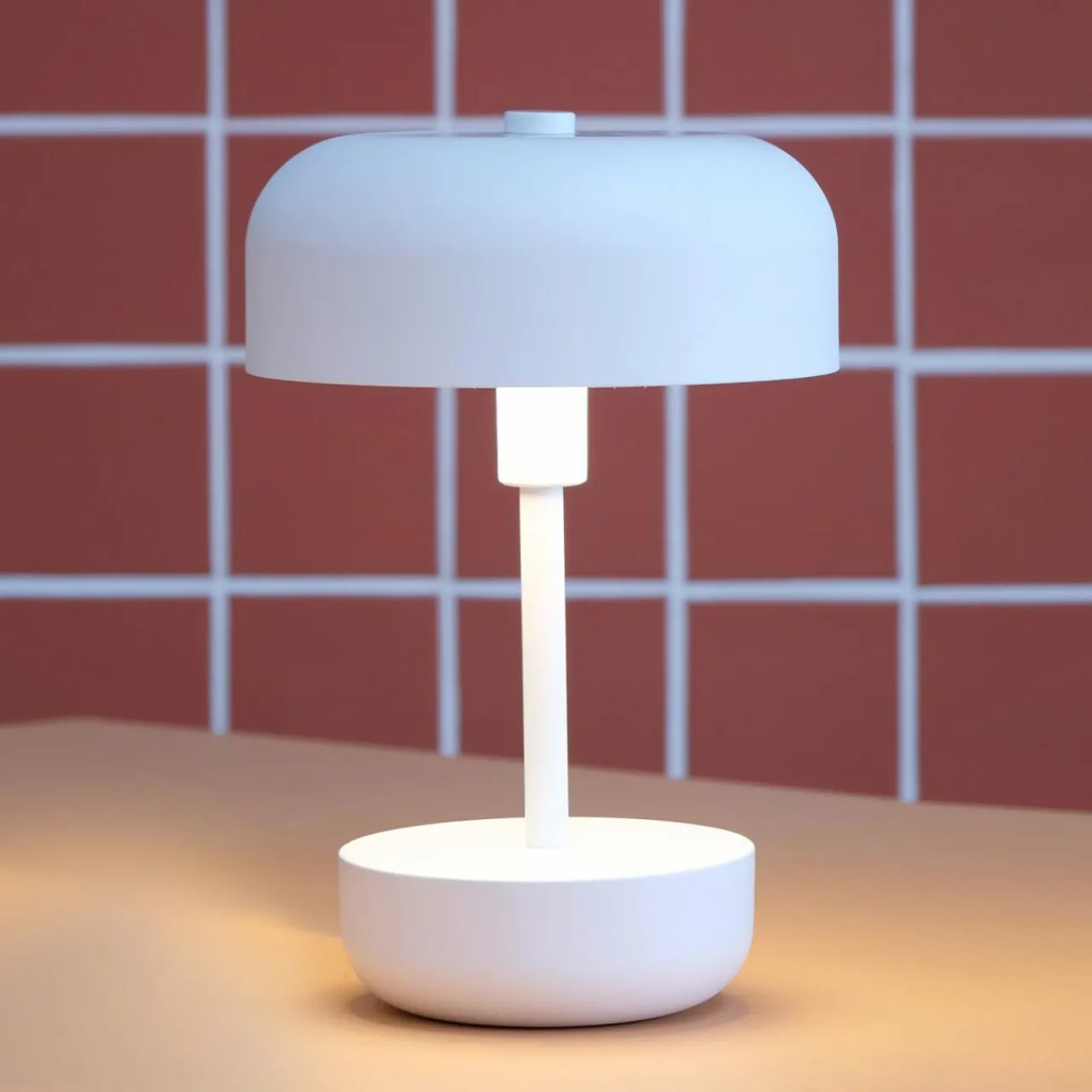 dyberg_larsen_haipot_lampe_de_table_led_rechargeable_blanc_1.webp Dyberg Larsen Haipot lampe de table LED rechargeable blanc^ Lampes Décoratives