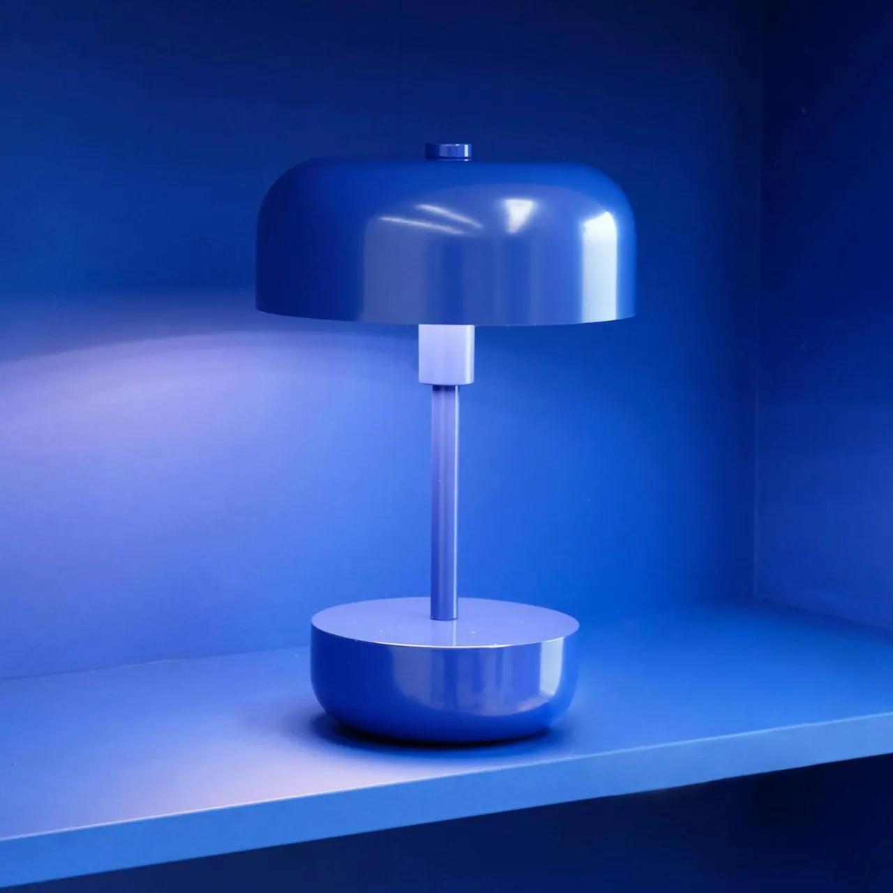 dyberg_larsen_haipot_lampe_de_table_led_rechargeable_bleu_1.webp Dyberg Larsen Haipot lampe de table LED rechargeable bleu^ Lampes Décoratives