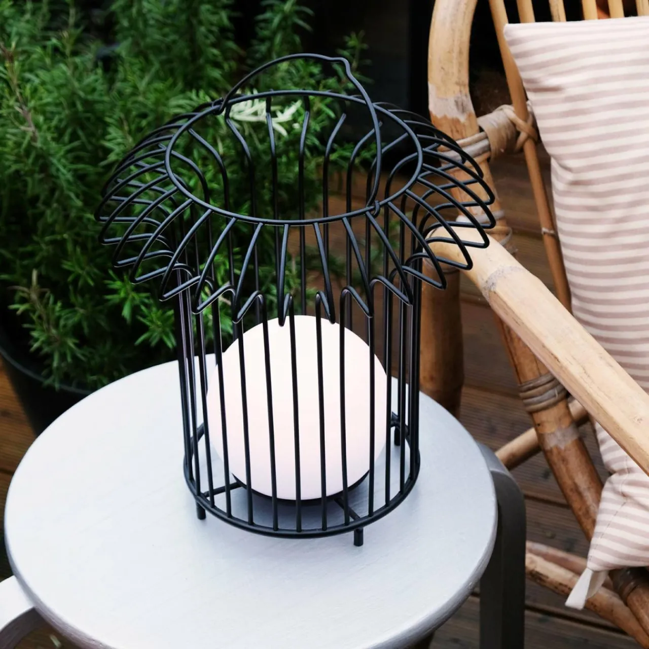 dyberg_larsen_lampe_de_table_led_rechargeable_basket_noir_mtal_0.webp Dyberg Larsen Lampe de table LED rechargeable Basket, noir, métal^ Lampes Décoratives