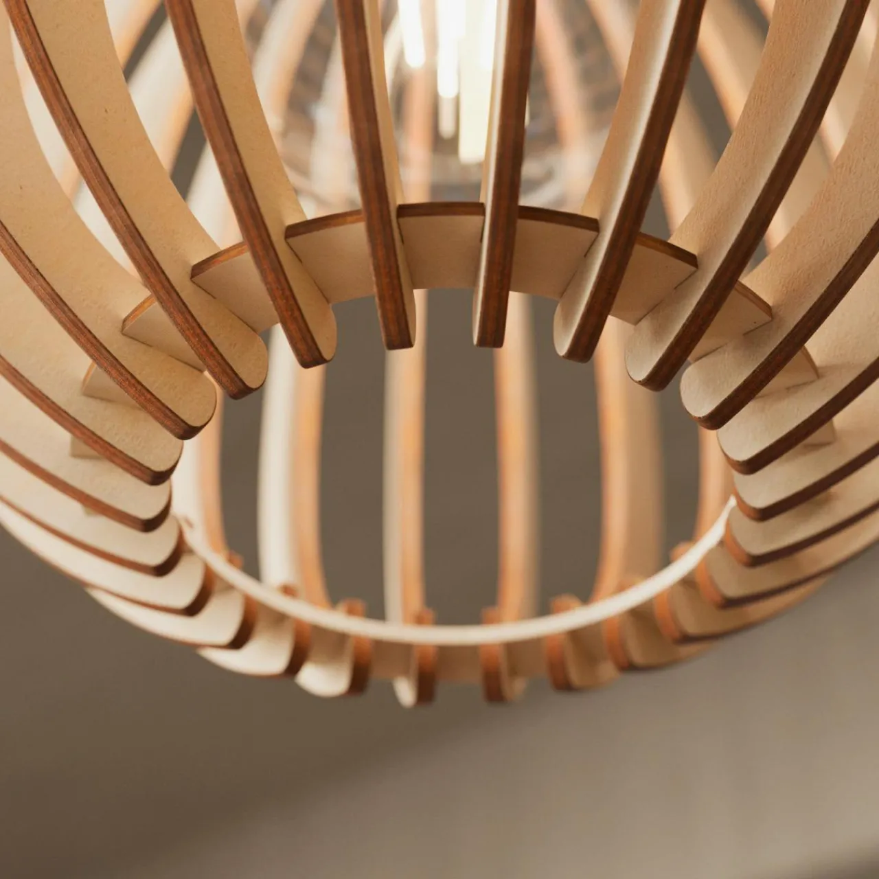 envostar_clay_suspension_en_contreplaqu_de_bouleau___lampes_2.webp Envostar Clay suspension en contreplaqué de bouleau à 3 lampes^ Luminaires Durables