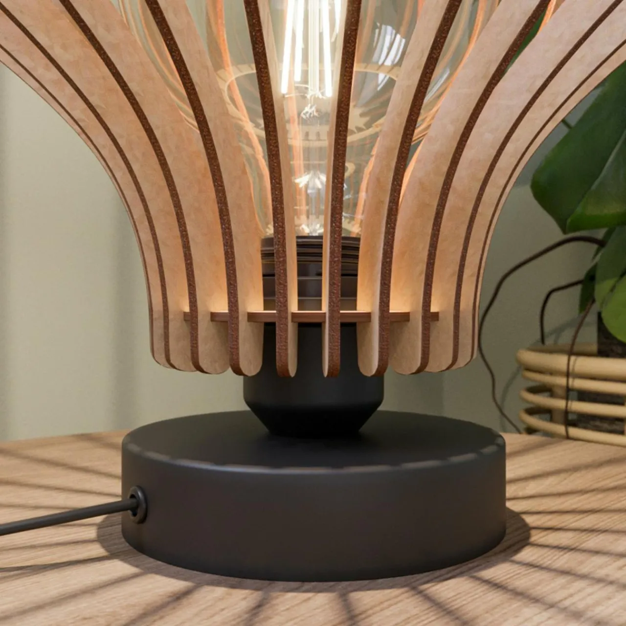 envostar_faje_lampe__poser_contreplaqu_bouleau_1.webp Envostar Faje lampe à poser contreplaqué bouleau^ Luminaires Durables
