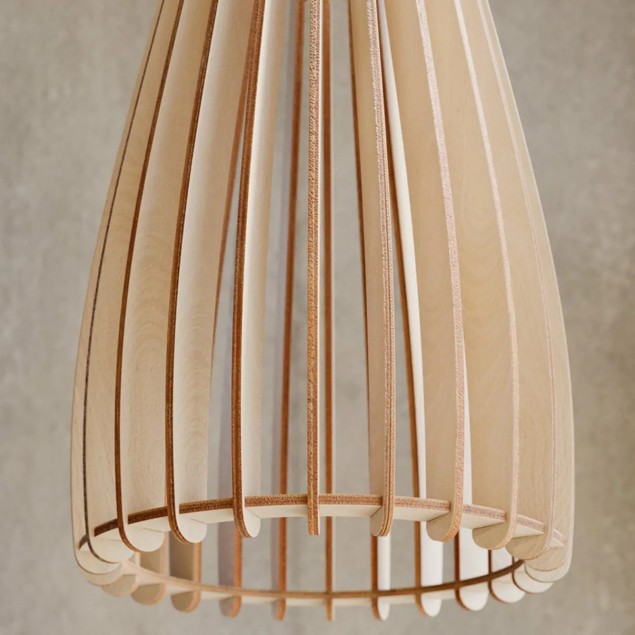 envostar_furn_suspension_contreplaqu_de_bouleau__lampe_6.webp Envostar Furn suspension, contreplaqué de bouleau, 1 lampe^ Luminaires Durables