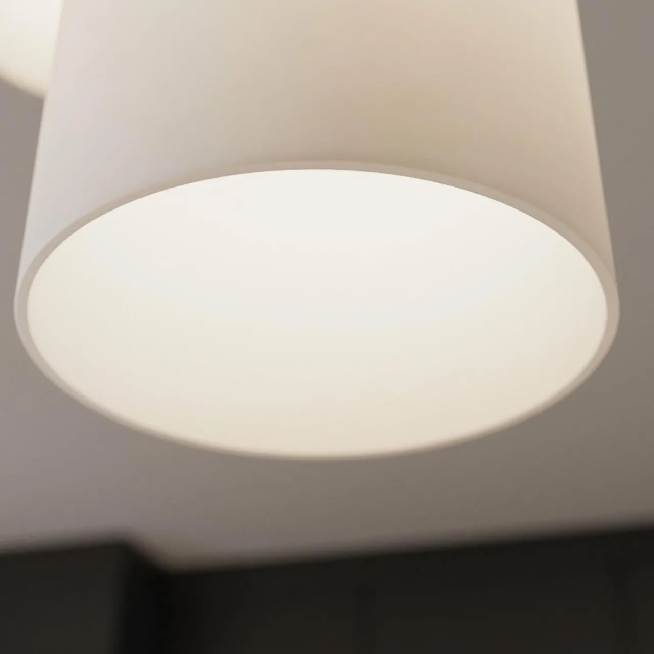 envostar_talia_suspension_chneblanc__lampes_ronde_2.webp Envostar Talia suspension chêne/blanc, 3 lampes ronde^ Luminaires Durables