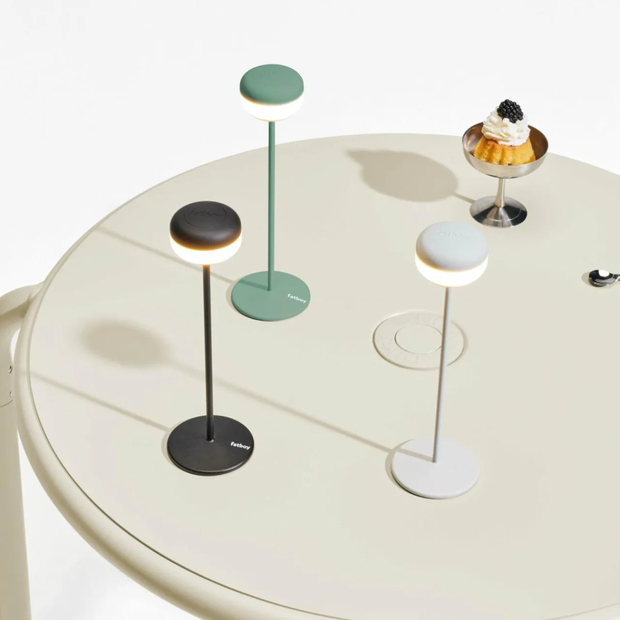 fatboy_lampe_de_table_led_rechargeable_cheerio_vert_intensit_variable_3.webp Fatboy lampe de table LED rechargeable Cheerio, vert, intensité variable,^ Lampes Décoratives