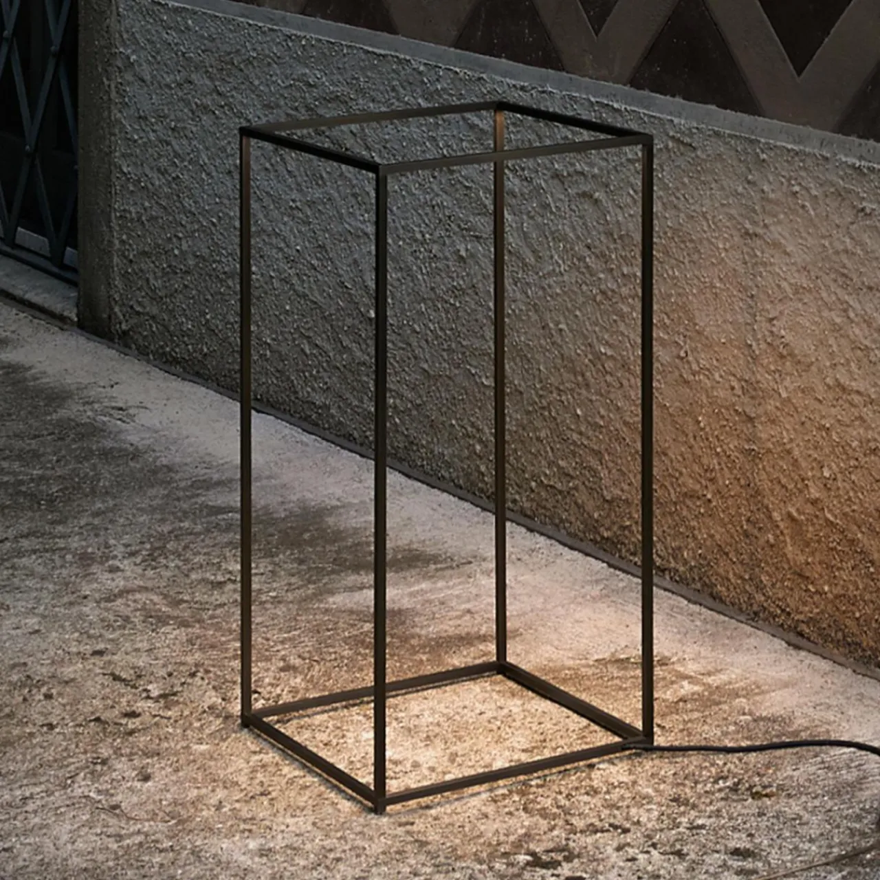 flos_ipnos_outdoor__lampe_extrieur_designer_led_1.webp FLOS Ipnos Outdoor - lampe extérieur designer LED^ Lampes Décoratives
