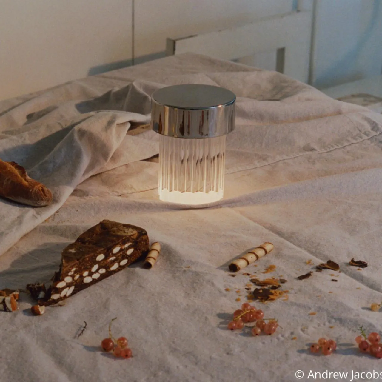 flos_lampe_de_table_led_rechargeable_last_order_strie_acier_ip_1.webp FLOS lampe de table LED rechargeable Last Order, striée, acier, IP55^ Lampes Décoratives