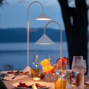FRANDSEN lampe de table LED Grasp, blanc, hauteur 47 cm, métal^ Lampes Décoratives