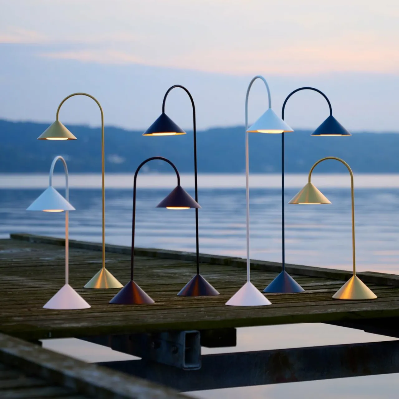 frandsen_lampe_de_table_led_grasp_rouge_fonc_hauteur__cm_mtal_3.webp FRANDSEN lampe de table LED Grasp, rouge foncé, hauteur 47 cm, métal^ Lampes Décoratives