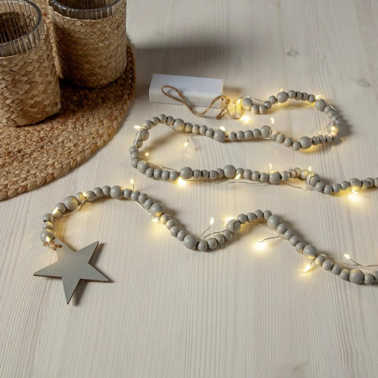 guirlande_lumineuse_led_beady_greige_perles_en_bois__cm_pile_3.webp STAR TRADING Guirlande lumineuse LED Beady, greige, perles en bois, 150 cm, pile^ Lumière De Noël