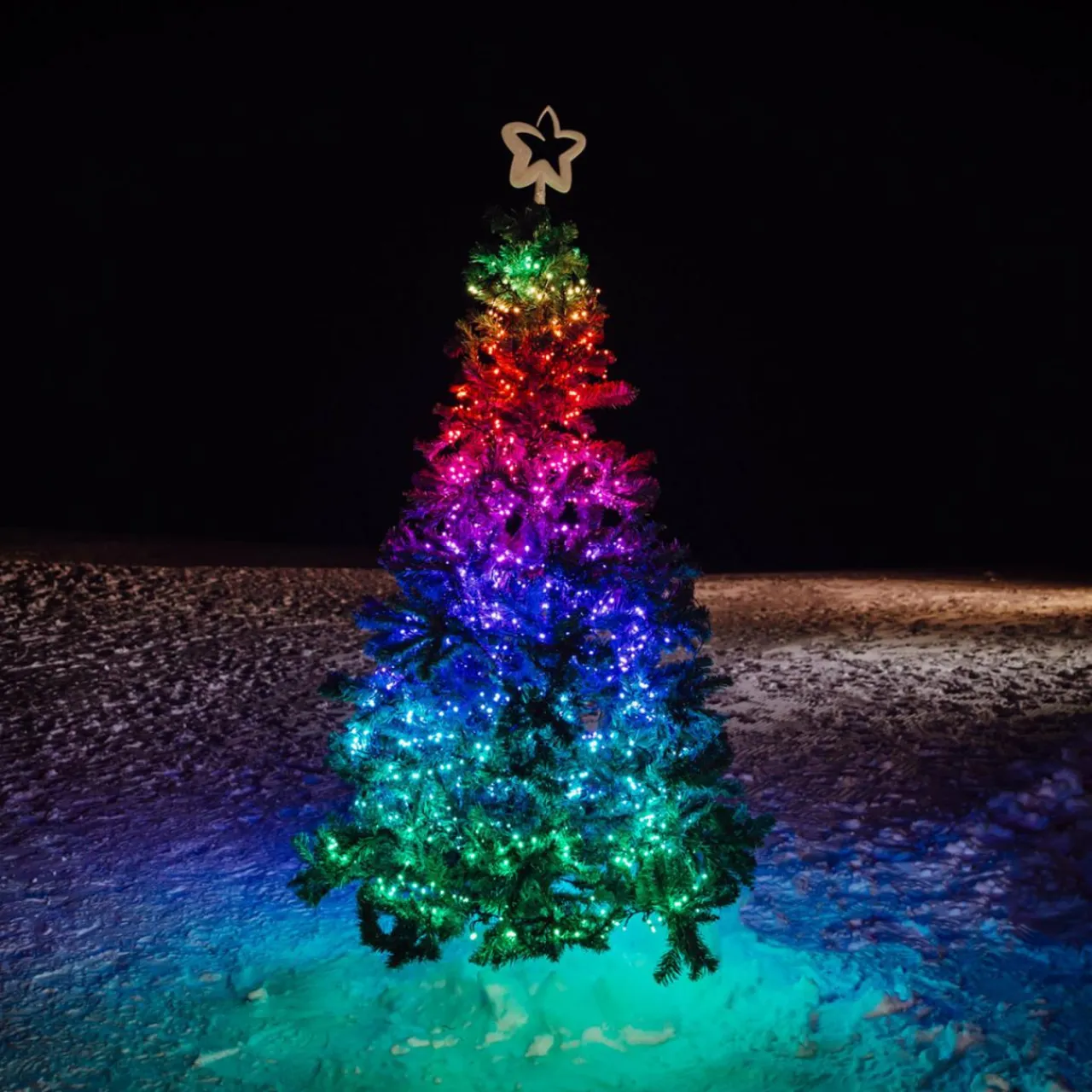 guirlande_lumineuse_led_twinkly_rvb_noir__flammes_m_4.webp twinkly Guirlande lumineuse LED , RVB, noir, 400 flammes, 6m^ Lumière De Noël