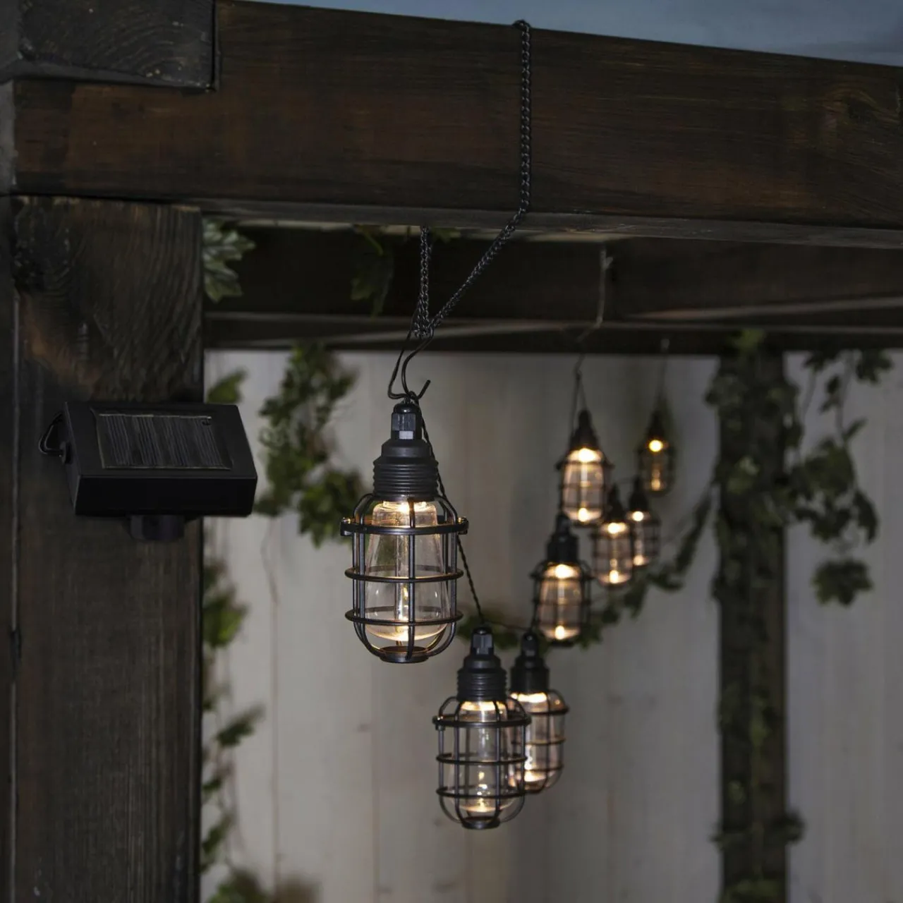 guirlande_lumineuse_solaire_led_cage___lampes_0.webp STAR TRADING Guirlande lumineuse solaire LED Cage à 8 lampes^ Lampes Décoratives