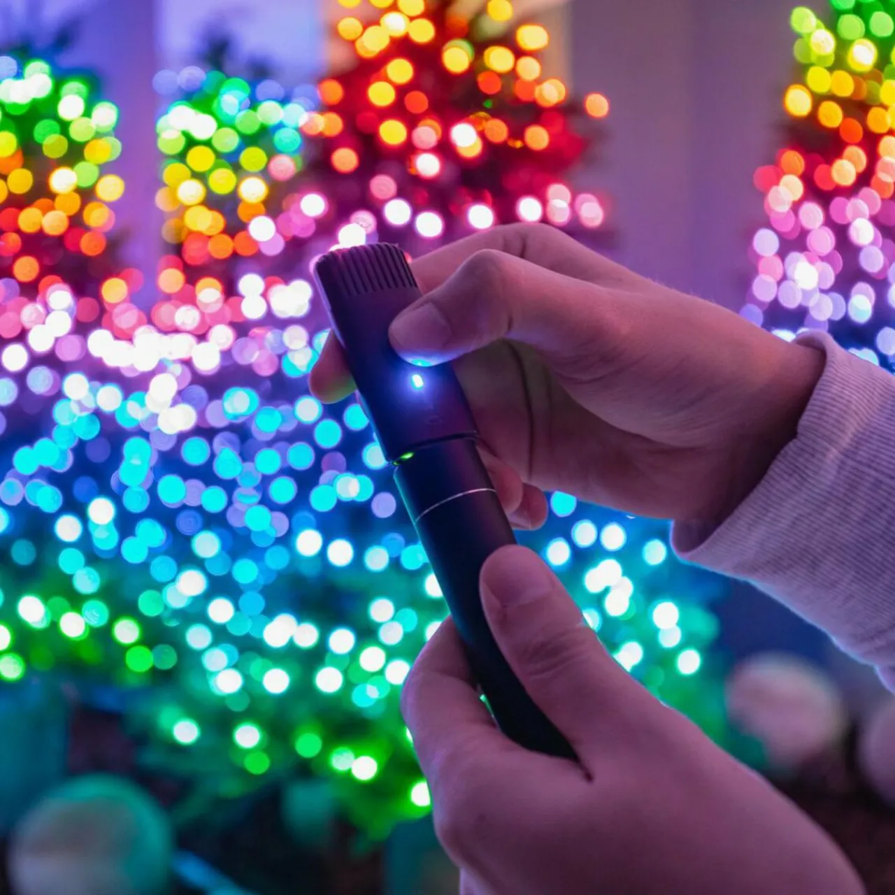 guirlande_lumineuse_twinkly_rvb_noir__flammes_m_4-1.webp twinkly Guirlande lumineuse RVB, noir, 250 flammes 20m^ Lumière De Noël