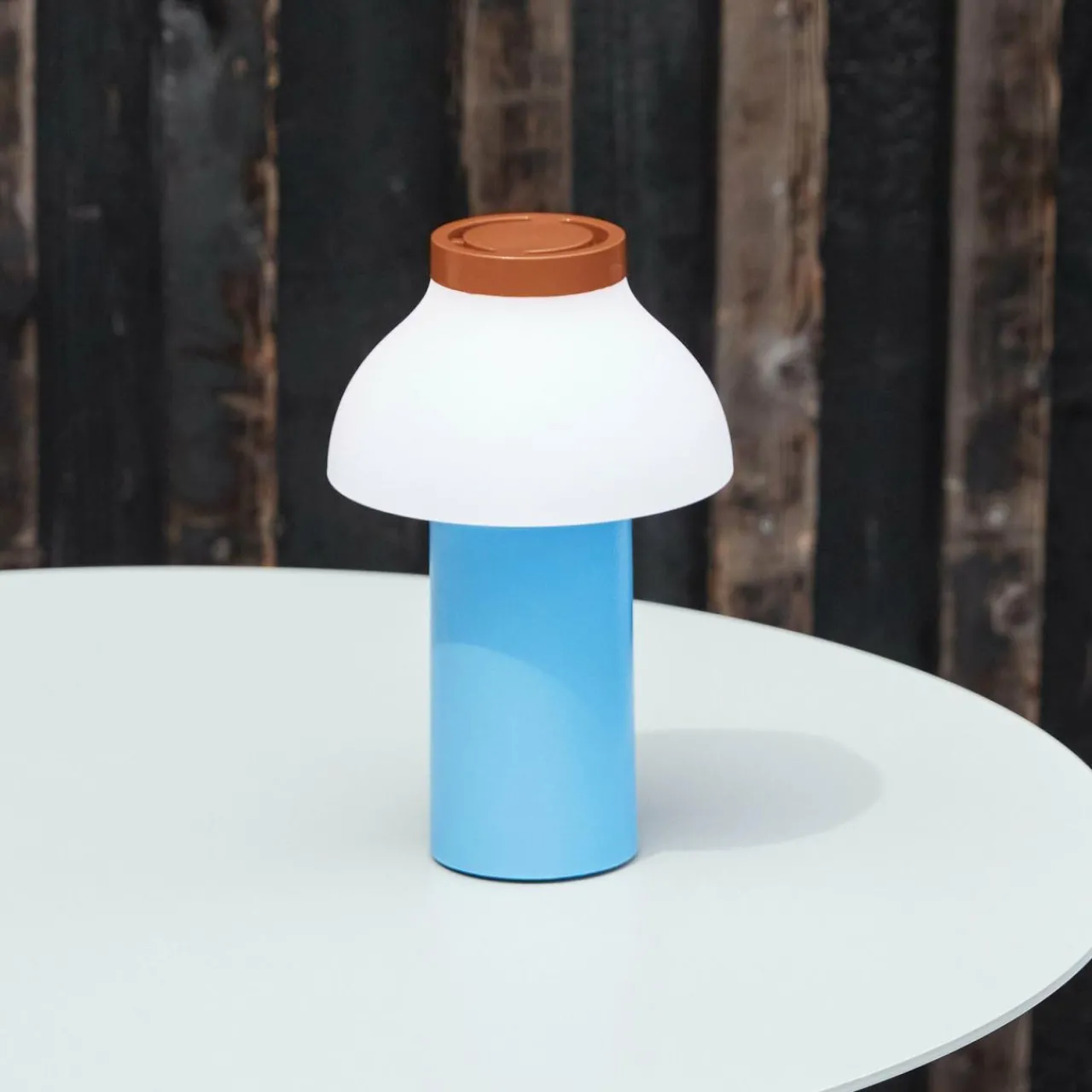hay_pc_portable_lampe_de_table_led_batterie_bleu_ciel_2.webp HAY PC Portable lampe de table LED Batterie, bleu ciel^ Lampes Décoratives