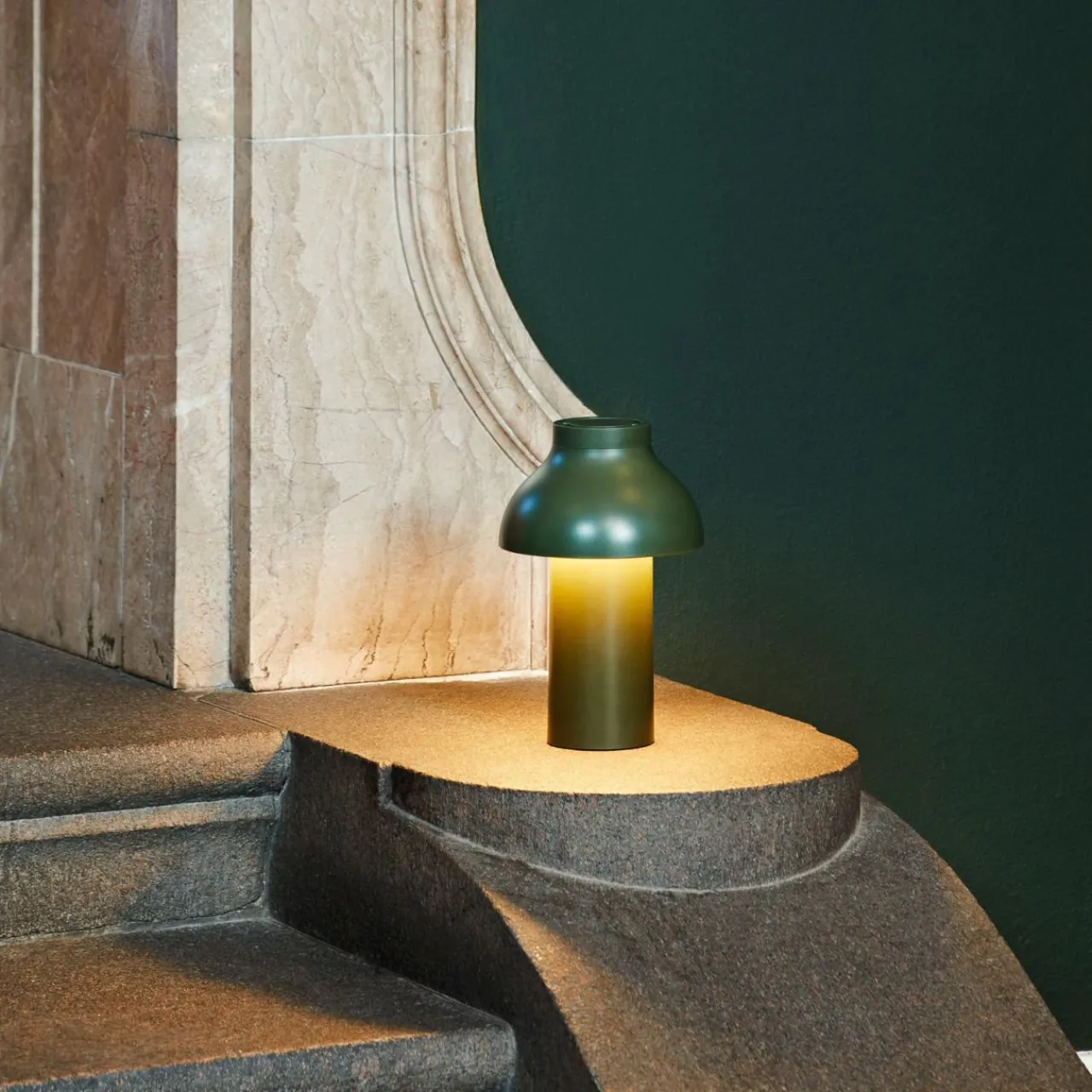 hay_pc_portable_lampe_de_table_led_batterie_olive_6.webp HAY PC Portable lampe de table LED batterie, olive^ Lampes Décoratives