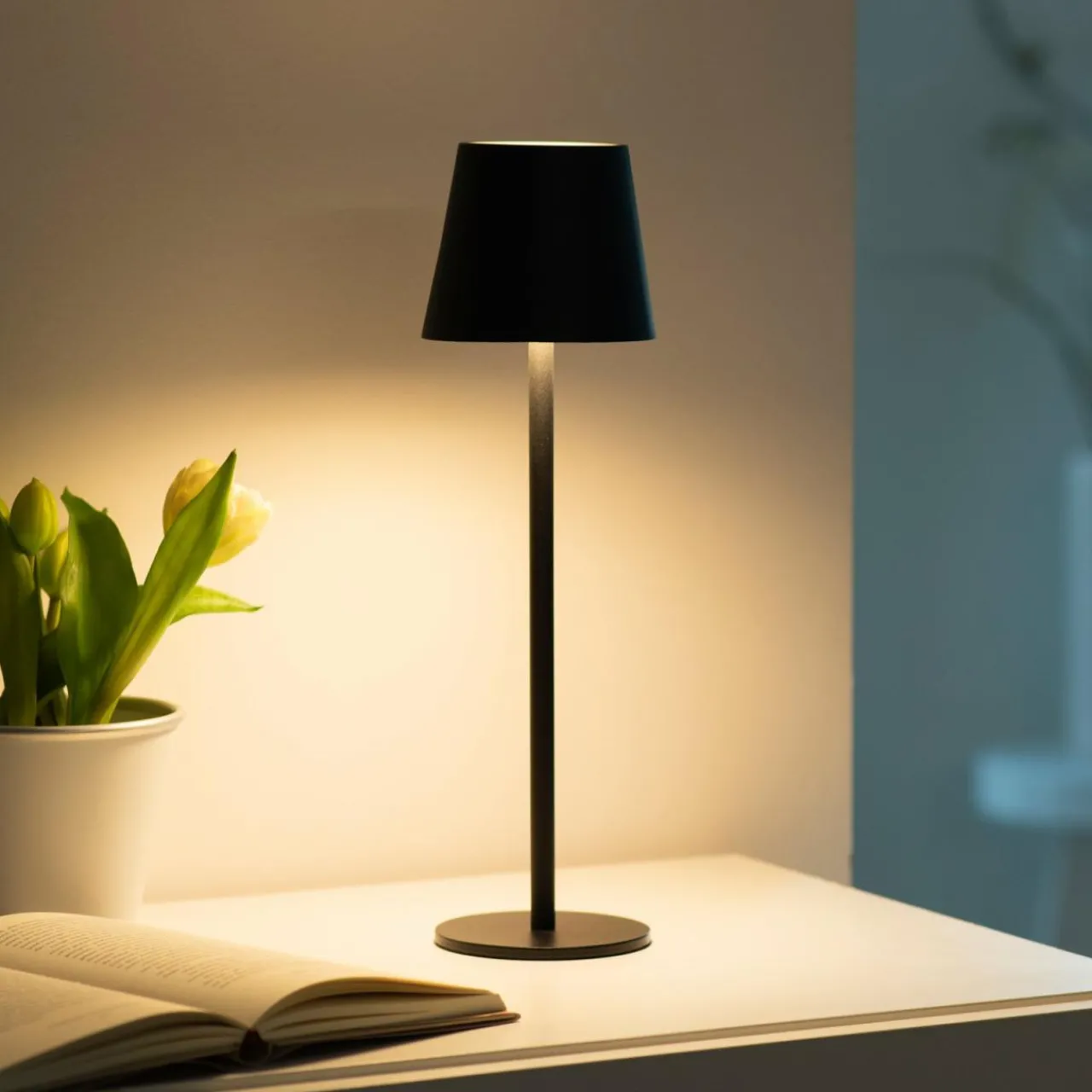 just_light_lampe_de_table_led_rechargeable_euria_noir_fer_ip_0.webp JUST LIGHT. Lampe de table LED rechargeable Euria, noir, fer IP54^ Lampes Décoratives