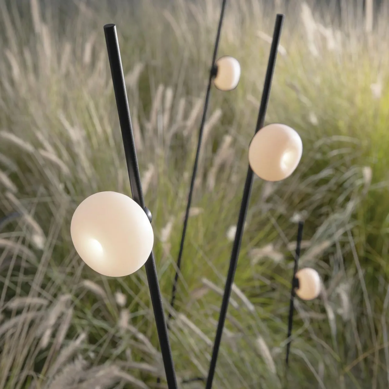 karman_pois_lampadaire_piquet_ip_k_cm_0.webp Karman Pois lampadaire piquet IP65 3 000 K 118 cm^ Projecteurs D'Extérieur