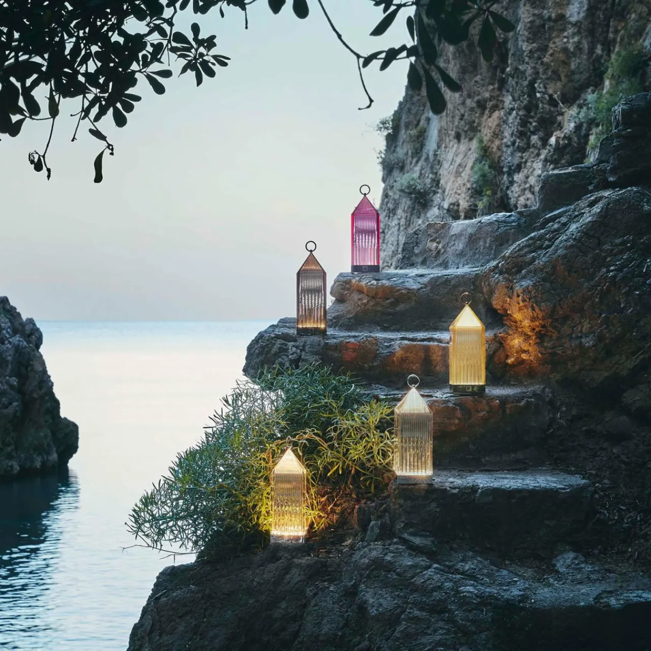 kartell_lantern_lampe__poser_led_ambre_ip_7.webp Kartell Lantern lampe à poser LED, ambre IP54^ Lampes Décoratives