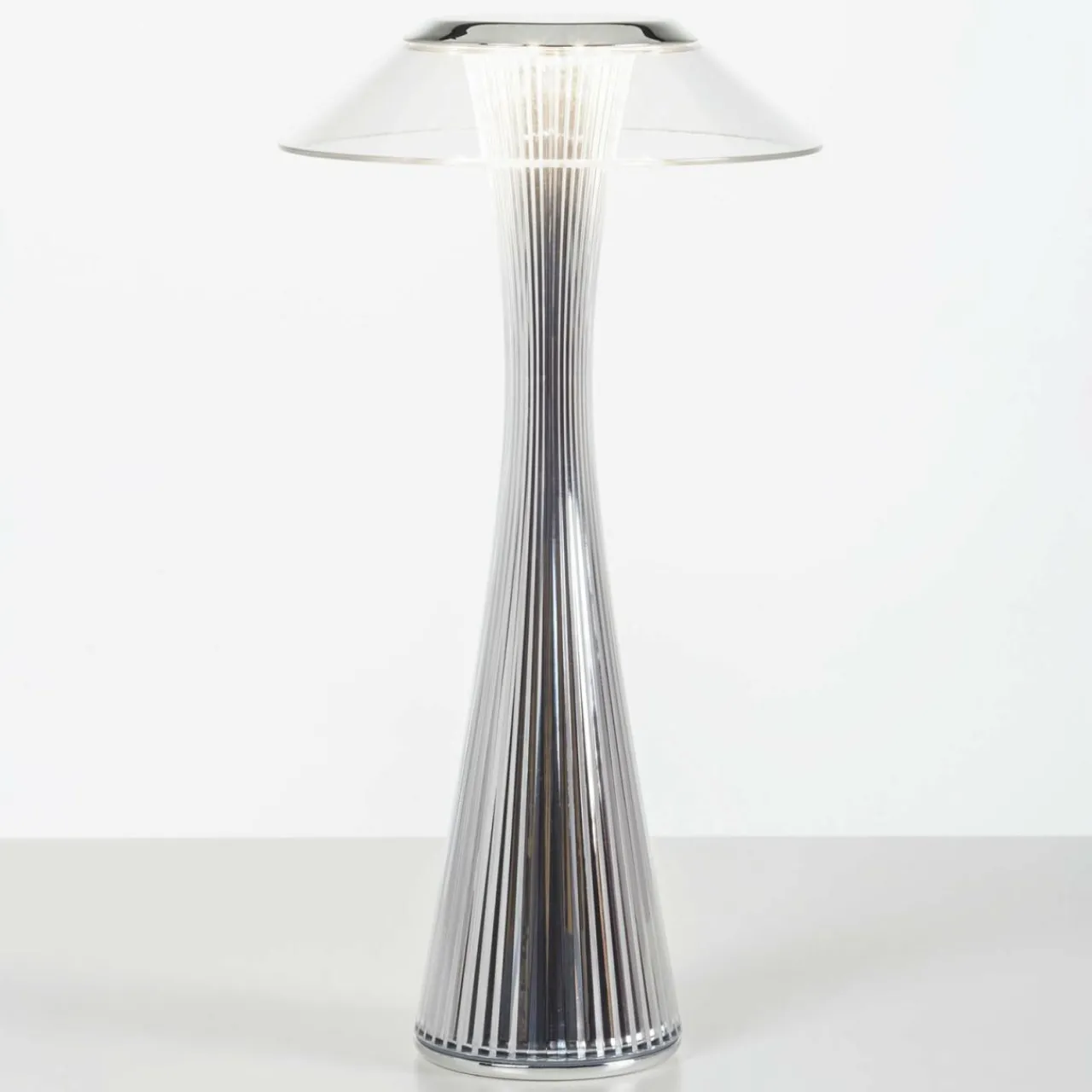 kartell_outdoor_space__lampe__poser_led_batterie_0.webp Kartell Outdoor Space - lampe à poser LED batterie^ Lampes Décoratives