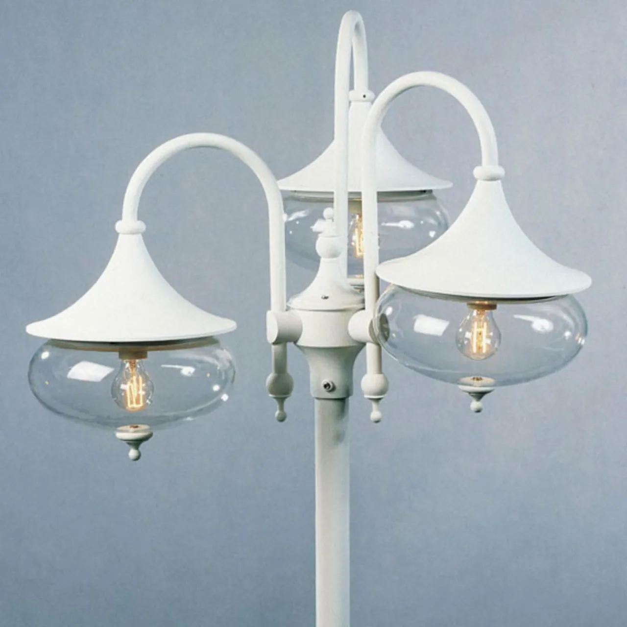lampadaire_dextrieur_libra___lampes_blanc_0.webp Konstsmide Lampadaire d'extérieur Libra à 3 lampes blanc^ Lampadaires D'Extérieur