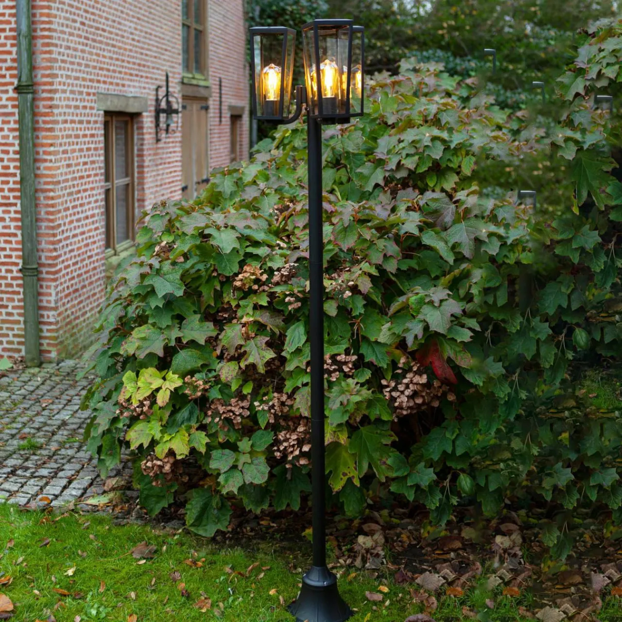 lampadaire_dextrieur_pine__lampes_ip_0.webp LUTEC Lampadaire d’extérieur Pine, 3 lampes, IP44^ Lampadaires D'Extérieur