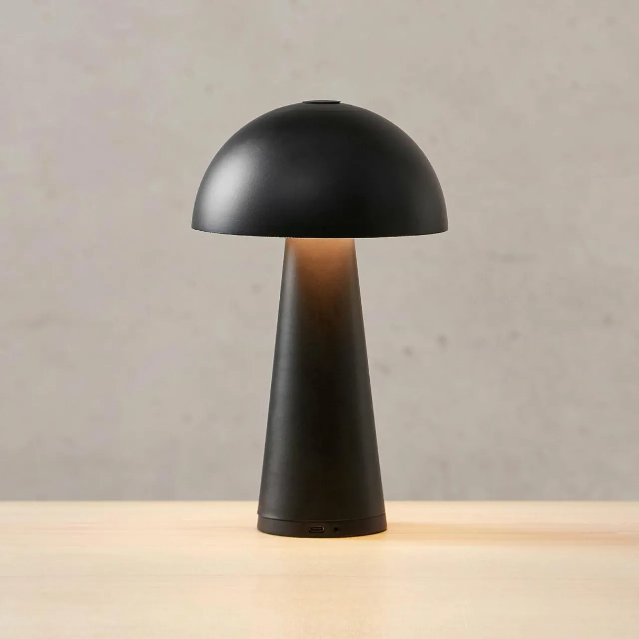 lampe__poser_batterie_fungi_extrieur_noire_2.webp Markslöjd Lampe à poser batterie Fungi extérieur, noire^ Lampes Décoratives