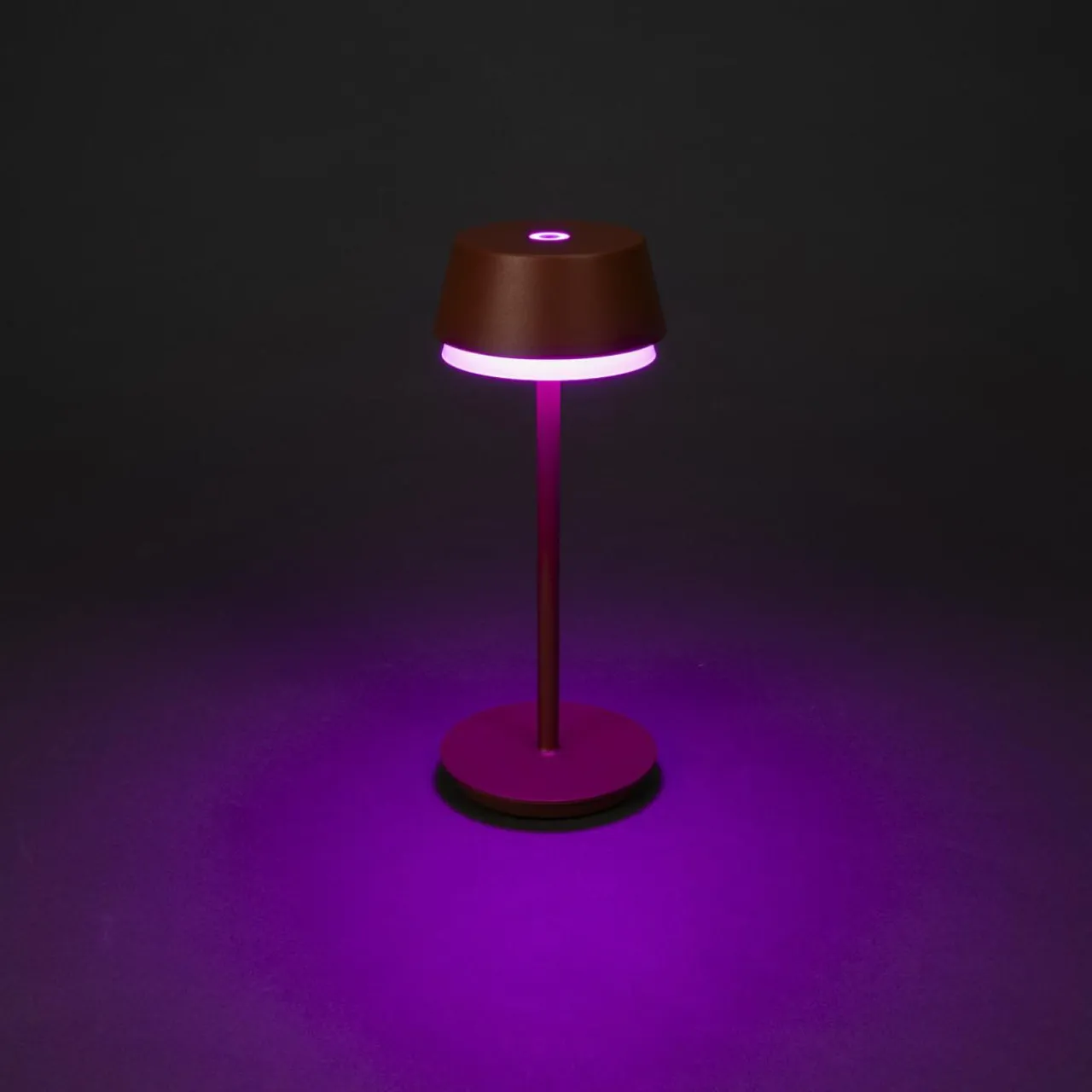 lampe__poser_led_rechargeable_lyon_terracotta_ip_variateur_4.webp Konstsmide Lampe à poser LED rechargeable Lyon, terracotta, IP54, variateur^ Lampes Décoratives