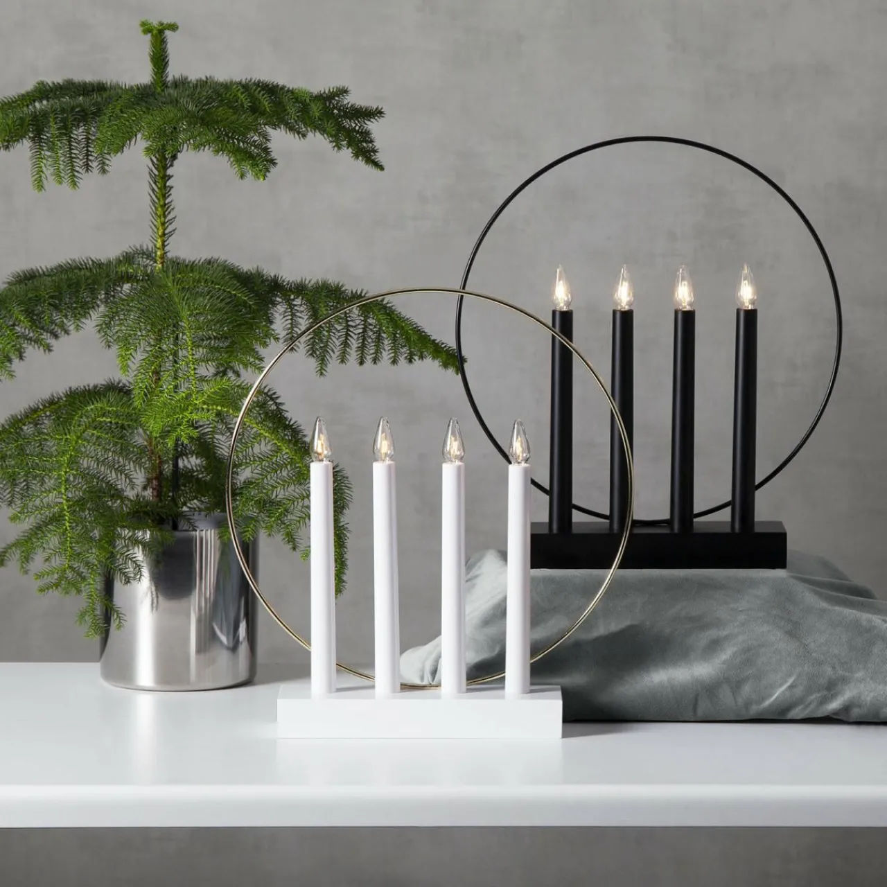 lampe_dco_fentre_glossy_anneau__lampes_blanche_2.webp STAR TRADING Lampe déco fenêtre Glossy anneau 4 lampes, blanche^ Lumière De Noël