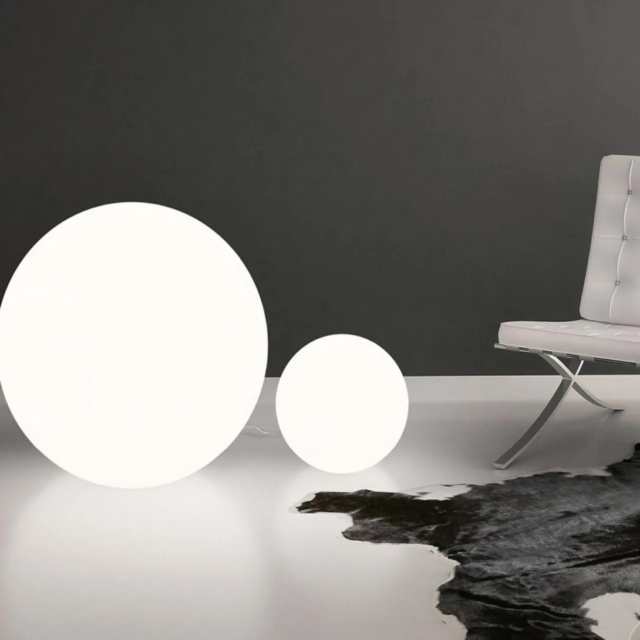 lampe_de_sol_led_oh____cm_e_polycarbonate_blanc_0-2.webp Linea Light Lampe de sol LED Oh !, Ø 55 cm, E27, polycarbonate, blanc^ Potelets Extérieurs