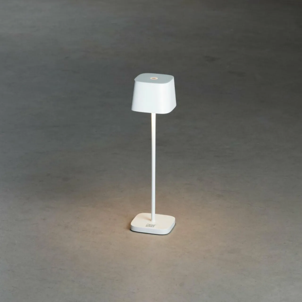 lampe_de_table_led_caprimini_extrieur_blanche_1.webp Konstsmide Lampe de table LED Capri-Mini extérieur, blanche^ Lampes Décoratives