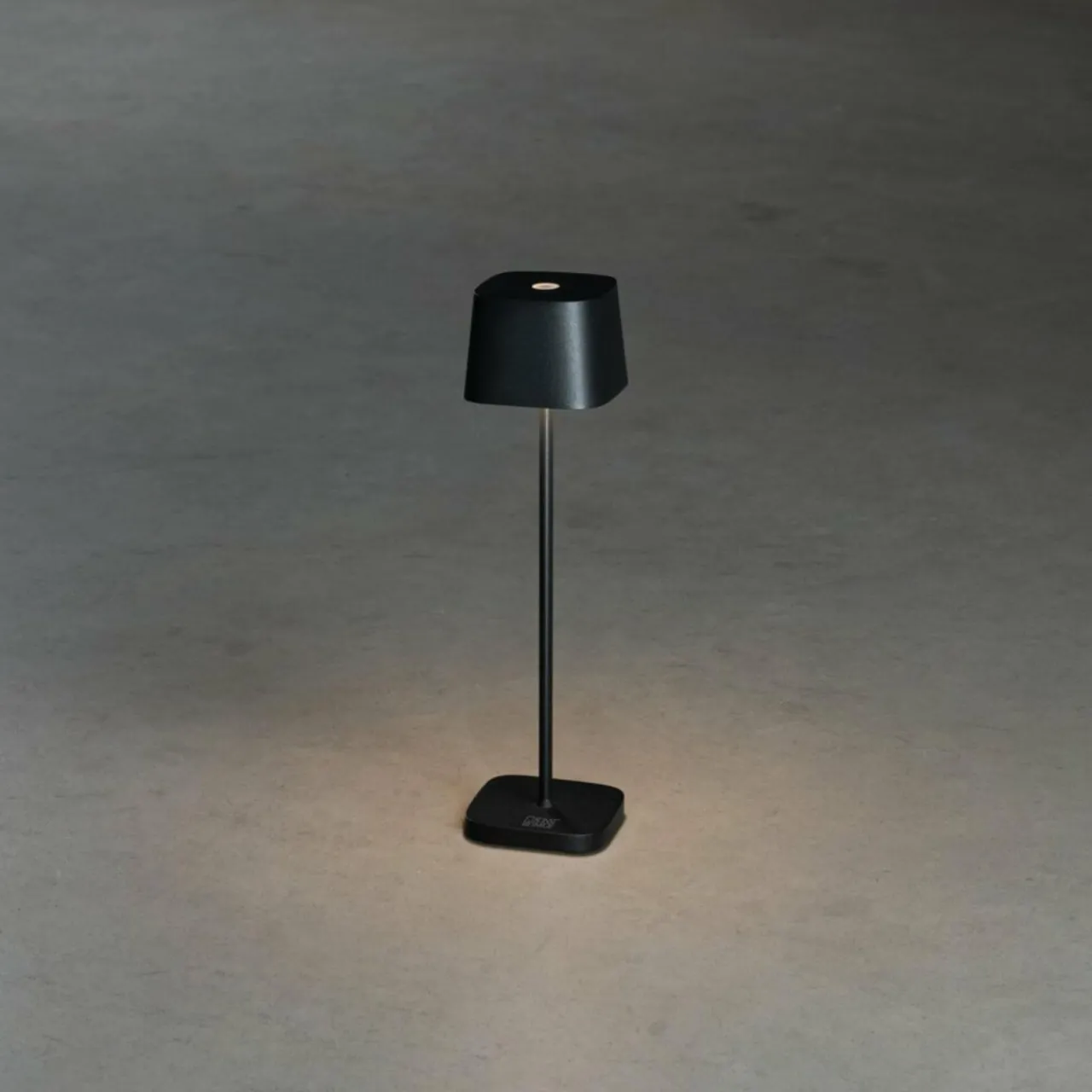 lampe_de_table_led_caprimini_extrieur_noire_1.webp Konstsmide Lampe de table LED Capri-Mini extérieur, noire^ Lampes Décoratives