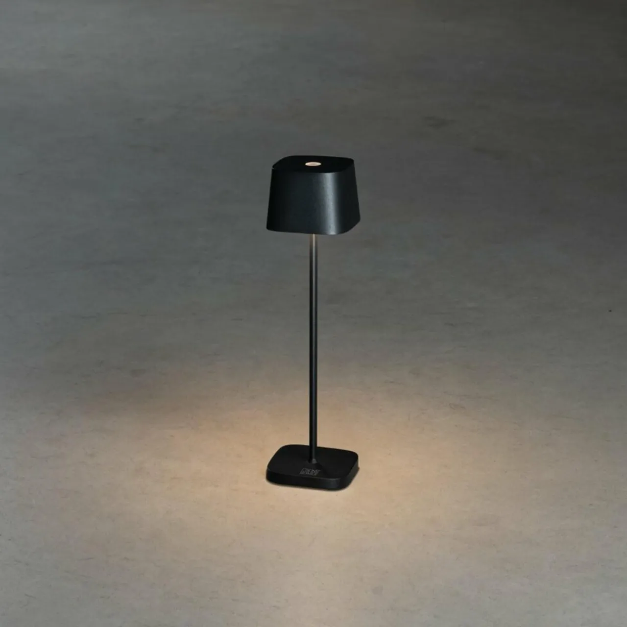 lampe_de_table_led_caprimini_extrieur_noire_2.webp Konstsmide Lampe de table LED Capri-Mini extérieur, noire^ Lampes Décoratives