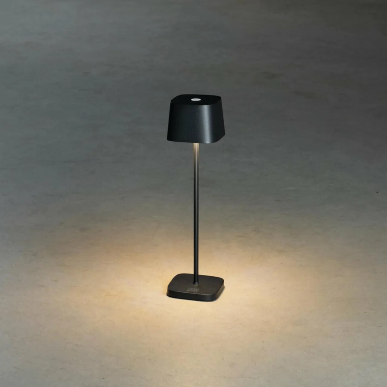 lampe_de_table_led_caprimini_extrieur_noire_3.webp Konstsmide Lampe de table LED Capri-Mini extérieur, noire^ Lampes Décoratives