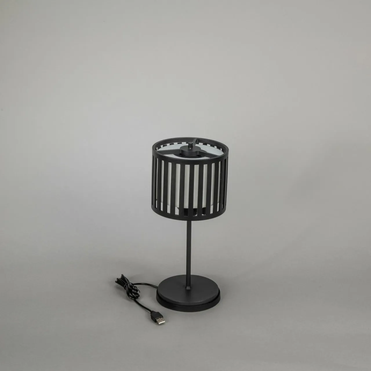 lampe_de_table_led_rechargeable_bottle_noir_aluminium_ip_variateur_6.webp Konstsmide Lampe de table LED rechargeable Bottle, noir, aluminium, IP54, variateur^ Lampes Décoratives