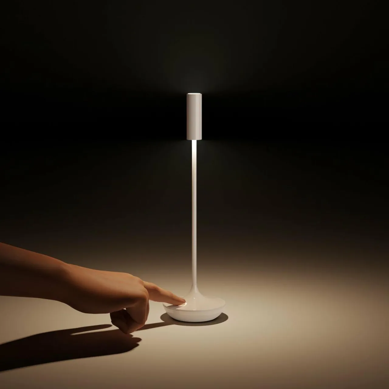 lampe_de_table_led_rechargeable_nucandle_noir_ip_intensit_variable_1.webp Sigor Lampe de table LED rechargeable Nucandle, noir, IP54, intensité variable^ Lampes Décoratives